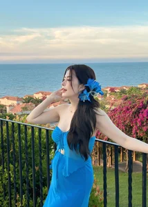 Redefining Maternity Beauty: Captivating Photos of the Tieng Set Trong Mua Star - image 11