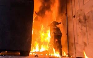 Why Mini Fire Extinguishers Fail to Stop Electric Vehicle Battery Fires - image 0