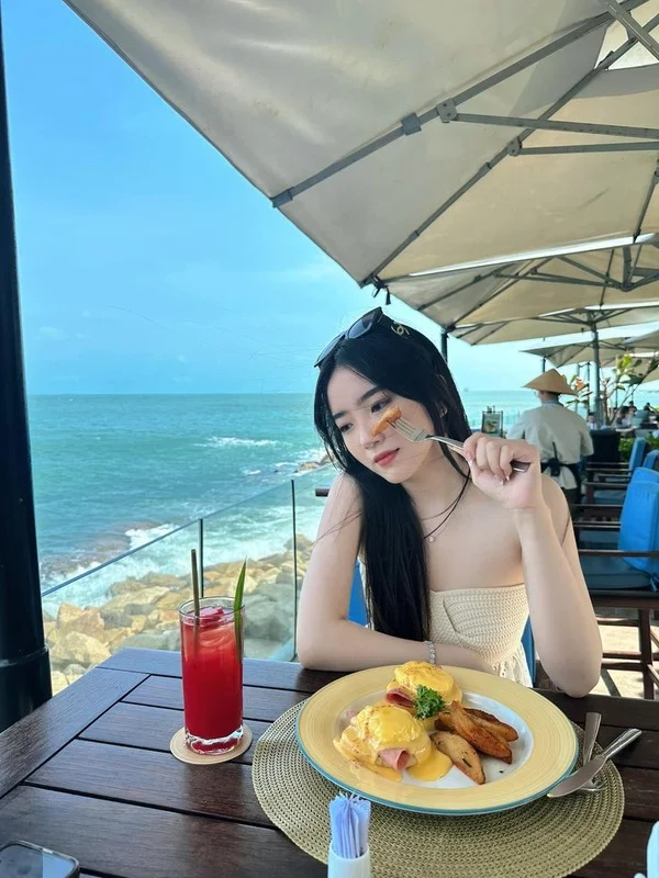 Striker Ho Tuan Tai’s Girlfriend Stuns Fans with Gorgeous Bikini Photos