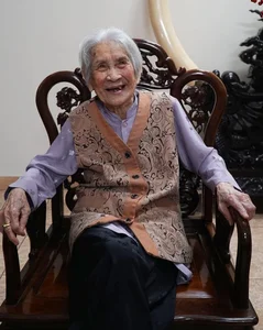 The Timeless Beauty of Mrs. Bang Tam: A 103-Year-Old Legend from Old Hanoi - image 0