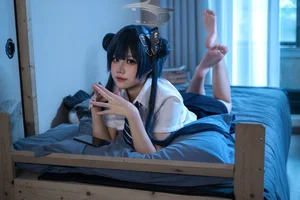 Stunning Kisaki Ryuge Blue Archive Cosplay by Nagi Shimizu in Classic Japanese School Uniform JK Style - High-Quality Aesthetic Photography - image 9