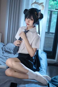Stunning Kisaki Ryuge Blue Archive Cosplay by Nagi Shimizu in Classic Japanese School Uniform JK Style - High-Quality Aesthetic Photography - image 38