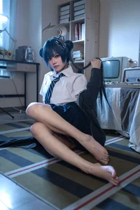 Stunning Kisaki Ryuge Blue Archive Cosplay by Nagi Shimizu in Classic Japanese School Uniform JK Style - High-Quality Aesthetic Photography - image 11