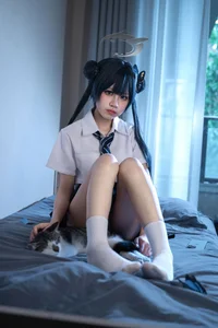 Stunning Kisaki Ryuge Blue Archive Cosplay by Nagi Shimizu in Classic Japanese School Uniform JK Style - High-Quality Aesthetic Photography - image 3