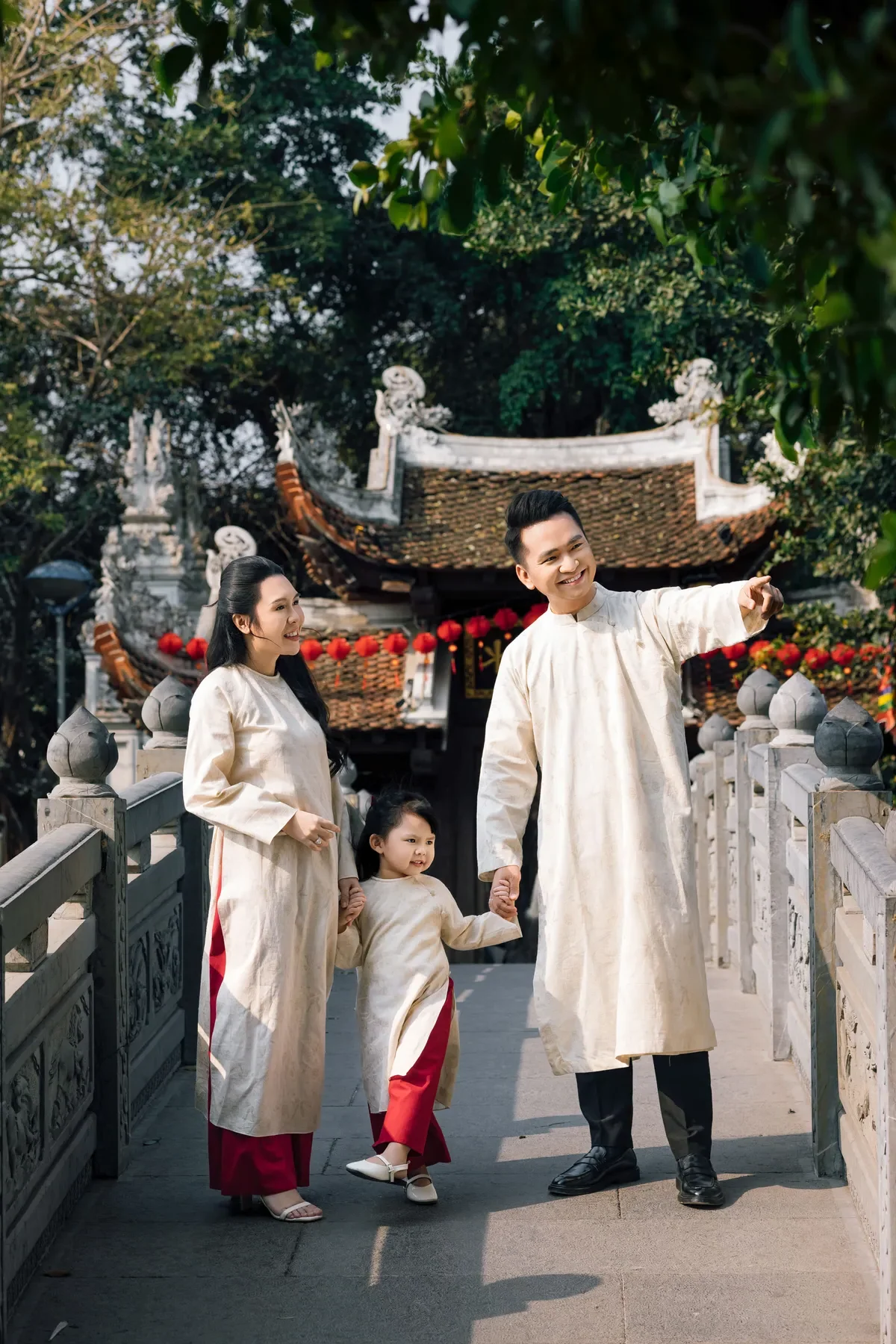 MC Hanh Phuc Shares Heartwarming Lunar New Year Moments with His Family