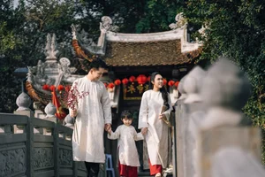 MC Hanh Phuc Shares Heartwarming Lunar New Year Moments with His Family - image 7
