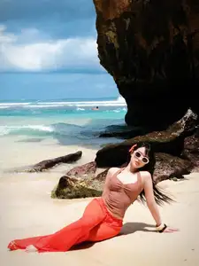 View Van Tiny: Ex-Hot Girl Shines as a Radiant Mermaid on Bali Beach - image 10