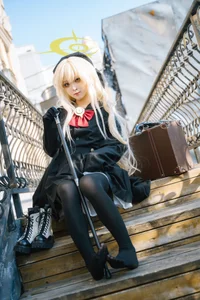 Elegant Smiling Professor Cosplay by Shi Liang Yu: Sophisticated Academic Style and Intellectual Aesthetic Photography Collection for Dark Academia Lovers - image 6