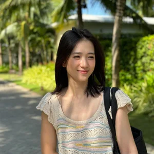 The Stunning Beauty Evolution of 'Graduation Hot Girl' Tram Anh - image 2