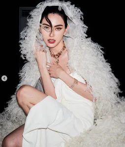 Exploring the Allure and Talent of the Actress Behind the Viral Historical Drama Scene - image 5