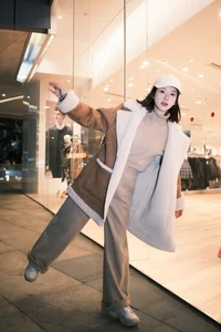 YiTuYu Art Language Vol.6308 featuring Xiao Bei: A Masterclass in Aesthetic Portraiture - image 5