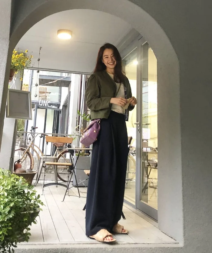Honey Lee Fashion Guide: Youthful and Elegant Style Inspiration for Women Over 40