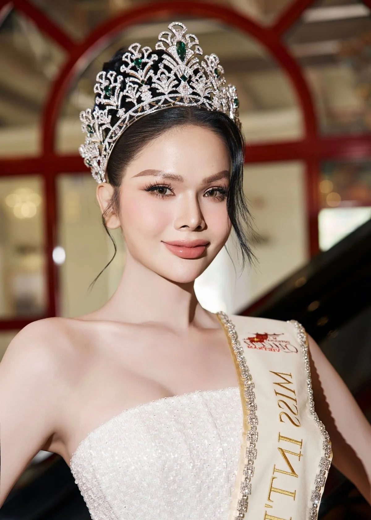 Exploring the Seductive and Elegant Wardrobe of Pageant Star Ha Tam Nhu
