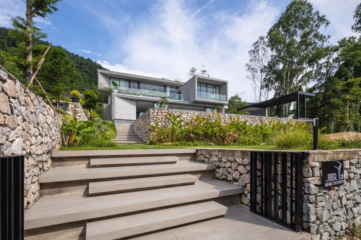 Stunning Hillside Villa Architecture: A Masterpiece of Modern Luxury Design