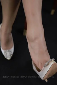 IESS Qiuqiu Urban Beauty: A High-Fashion Exploration of Modern City Style - image 16