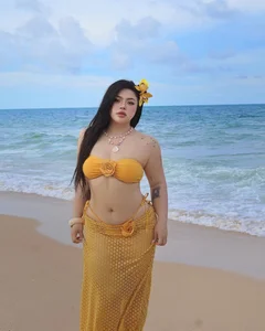 Embracing Confidence: The Rise of Body Positivity and Beachside Elegance in Modern Fashion - image 4