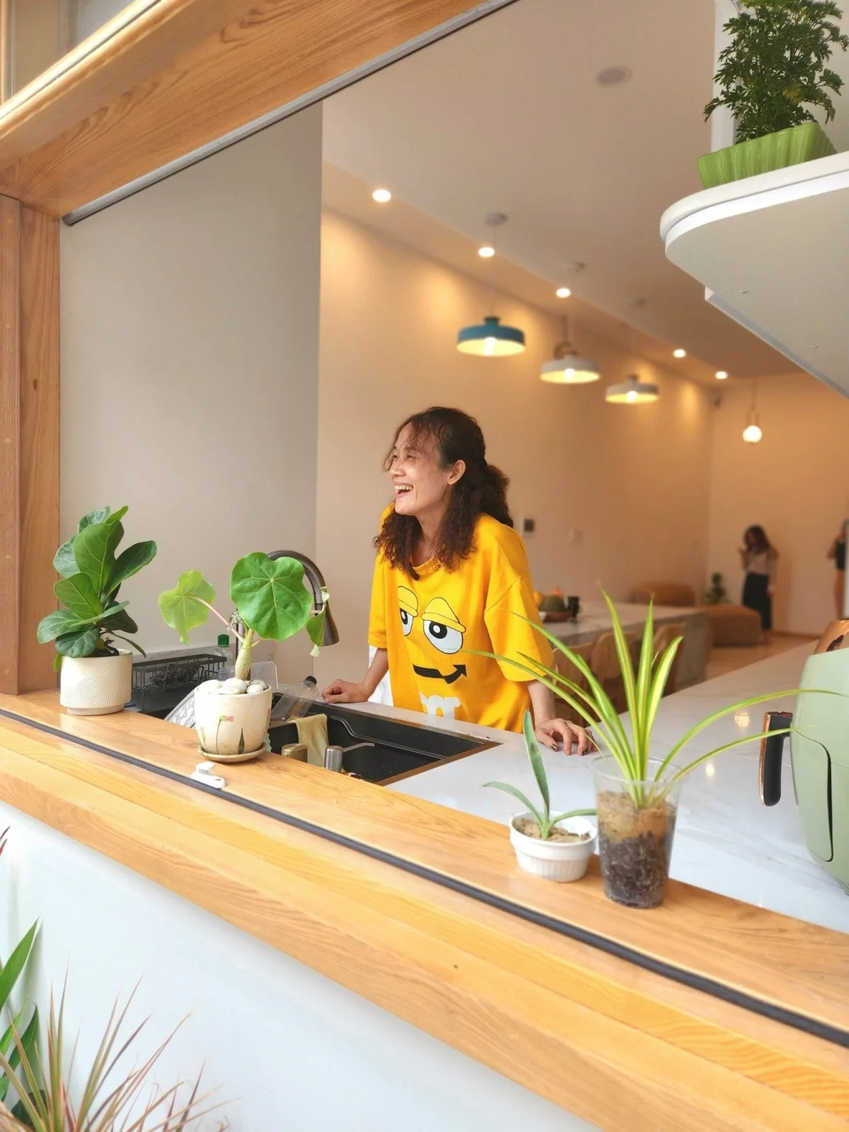 Innovative Townhouse Design: Swapping the Living Room with a Central Kitchen Island
