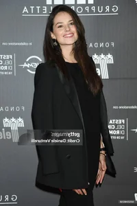 Uncovering the Past of Katy Louise Saunders: Song Joong Ki's Wife - image 5