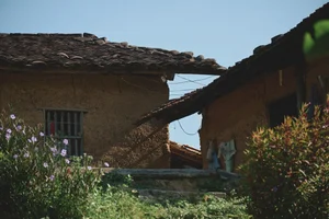 Exploring the 17 Unique Rammed Earth Houses of Bac Hoa Ancient Village in Vietnam - image 5