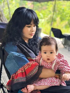 Gil Le and Xoai Non Share Sweet Moments Backstage at Concert - image 2