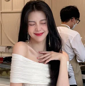 From Flight Attendant Beauty Queen to Elite Motherhood: A Lavish Life with Two Children - image 2