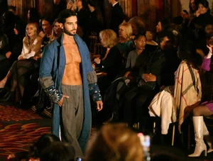 Vietnamese Brocade Shines at Paris Fashion Week: La Phạm’s Mountain Dreams Collection Captured in the Fashion Capital - image 1