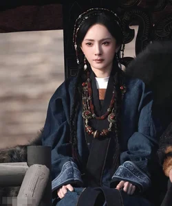 Yang Mi's Dedication Shines on Set Filming in Heavy Fur Costumes Under 30C Heat - image 2