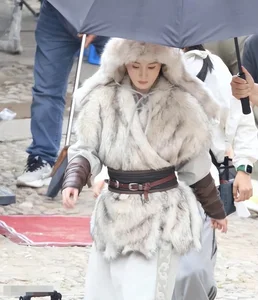 Yang Mi's Dedication Shines on Set Filming in Heavy Fur Costumes Under 30C Heat - image 6