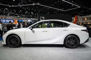 Lexus Vietnam Announces Massive Discounts on Hybrid Models: Save Up to 360 Million VND - image 5