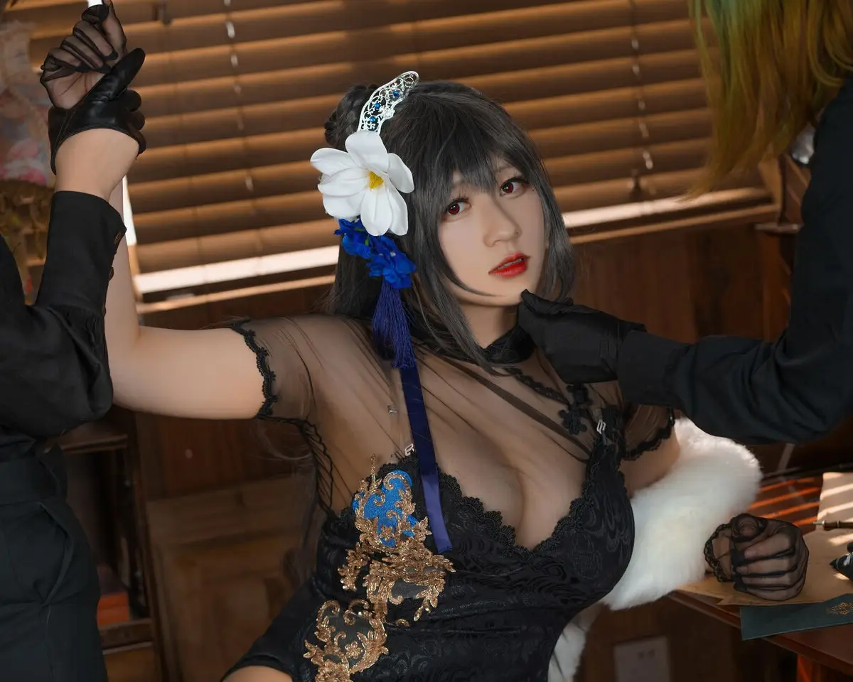 Coser Zyra Enigmatic Louis IX Qipao Cosplay: A Dramatic Portrayal (26P)