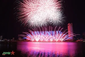 Spectacular Highlights from the Da Nang International Fireworks Festival (DIFF) 2024: A Global Celebration - image 8