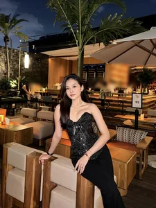The Evolution of Beauty: Exploring the Radiant Style of the Iconic Angela Phuong Trinh Lookalike - image 2