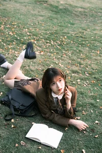 YiTuYu Art Language Vol.5891 Yue Yue: A Captivating Visual Journey through Modern Portraiture - image 2