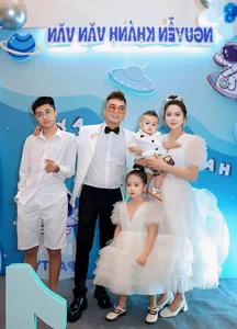 Khánh Đơn tổ chức tiệc thôi nôi ấm áp cho con trai, dàn sao Việt hội tụ chúc mừng - image 6