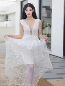 Li Shuang Er No.10661: Ethereal Beauty in a Sexy White Gown - image 0