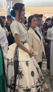 Red Carpet Fashion Clash: H'Hen Niê and Lệ Quyên Wear the Same Outfit - image 4