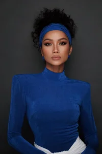Red Carpet Fashion Clash: H'Hen Niê and Lệ Quyên Wear the Same Outfit - image 6