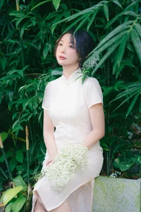 Elegant Pure White Summer Dress - Minimalist Chic and Feminine Style for Every Occasion - image 3