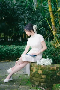 Elegant Pure White Summer Dress - Minimalist Chic and Feminine Style for Every Occasion - image 9