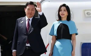 South Korean First Lady's Business Trip Outfits: Elegant and Youthful Fashion Inspiration - image 1