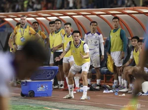 Hanoi FC Keeps Title Hopes Alive with Victory Over CAHN in V-League - image 12