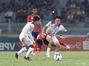 Hanoi FC Keeps Title Hopes Alive with Victory Over CAHN in V-League - image 11