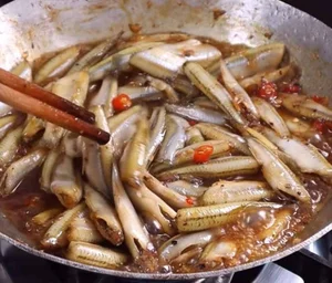 Mekong Delta Small Fish: A Sweet, Boneless Culinary Specialty Loved by City Dwellers - image 6