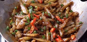 Mekong Delta Small Fish: A Sweet, Boneless Culinary Specialty Loved by City Dwellers - image 2