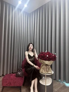 Van Toan's Sister Turns 27: A Stylish Single Life and Luxury Fashion Icon - image 4