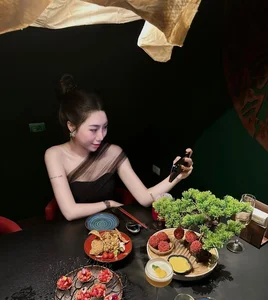 Van Toan's Sister Turns 27: A Stylish Single Life and Luxury Fashion Icon - image 1