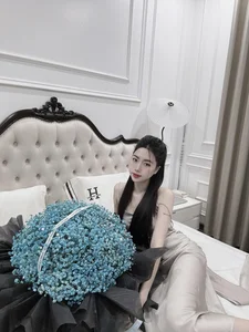 Van Toan's Sister Turns 27: A Stylish Single Life and Luxury Fashion Icon - image 7