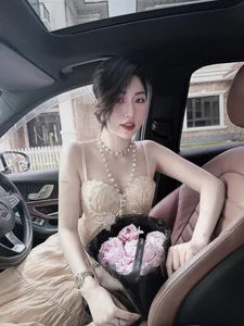 Van Toan's Sister Turns 27: A Stylish Single Life and Luxury Fashion Icon - image 2