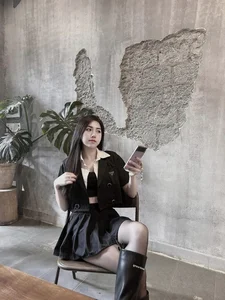 Van Toan's Sister Turns 27: A Stylish Single Life and Luxury Fashion Icon - image 5