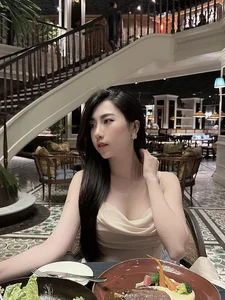 Van Toan's Sister Turns 27: A Stylish Single Life and Luxury Fashion Icon - image 3